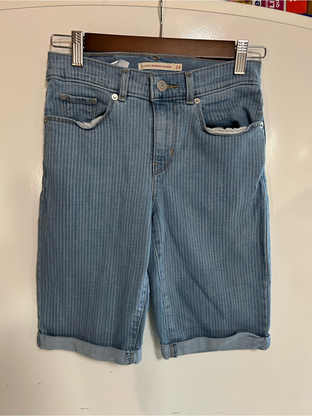 RARE Levi’s high Waist blue white pinstriped denim Bermuda shorts size 24